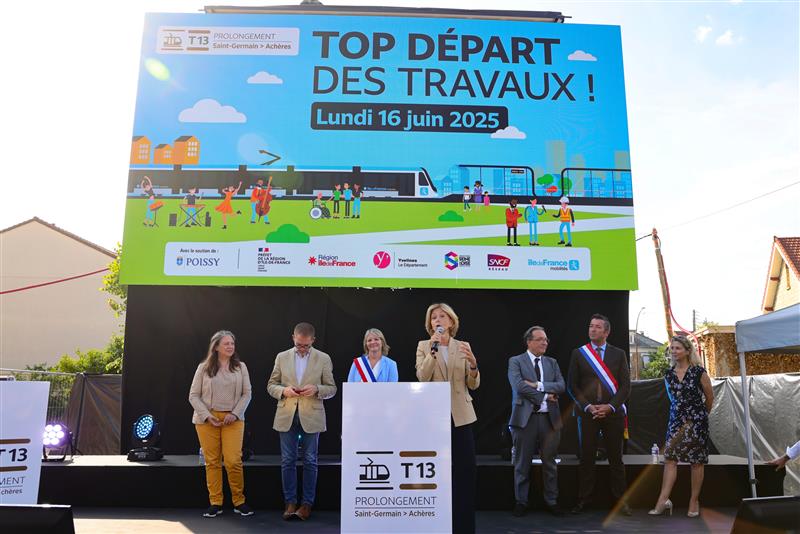 Photographie de la prise de parole de Valérie Pécresse lors de l'événement d'inauguration des travaux du prolongement du Tram T13 à Poissy