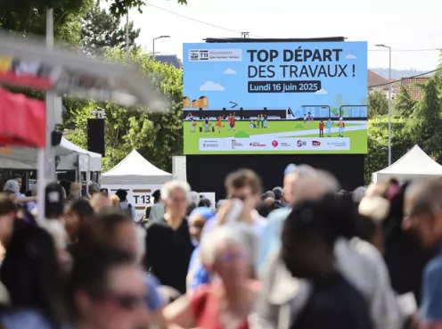 Photographie prise lors de l'événement de lancement des travaux de prolongement du tram T13